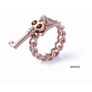 Anello con ciondolo